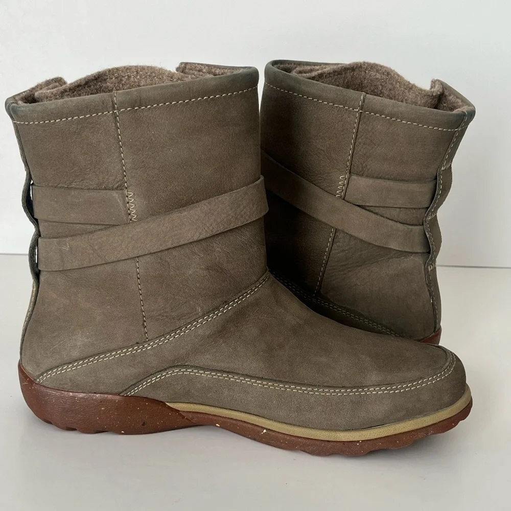 Chaco Hopi leather wool lined leather winter Boots sandstone 7.5